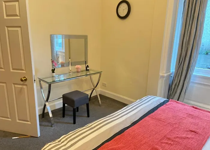 Royal Mile Mansions 2 Bedroom - Edinburgh City Centre